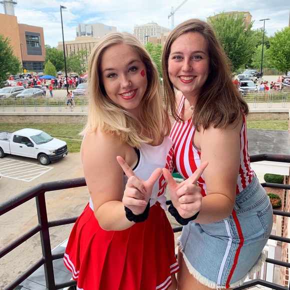 Meet your Posher, Laura - Picture 2 of 2